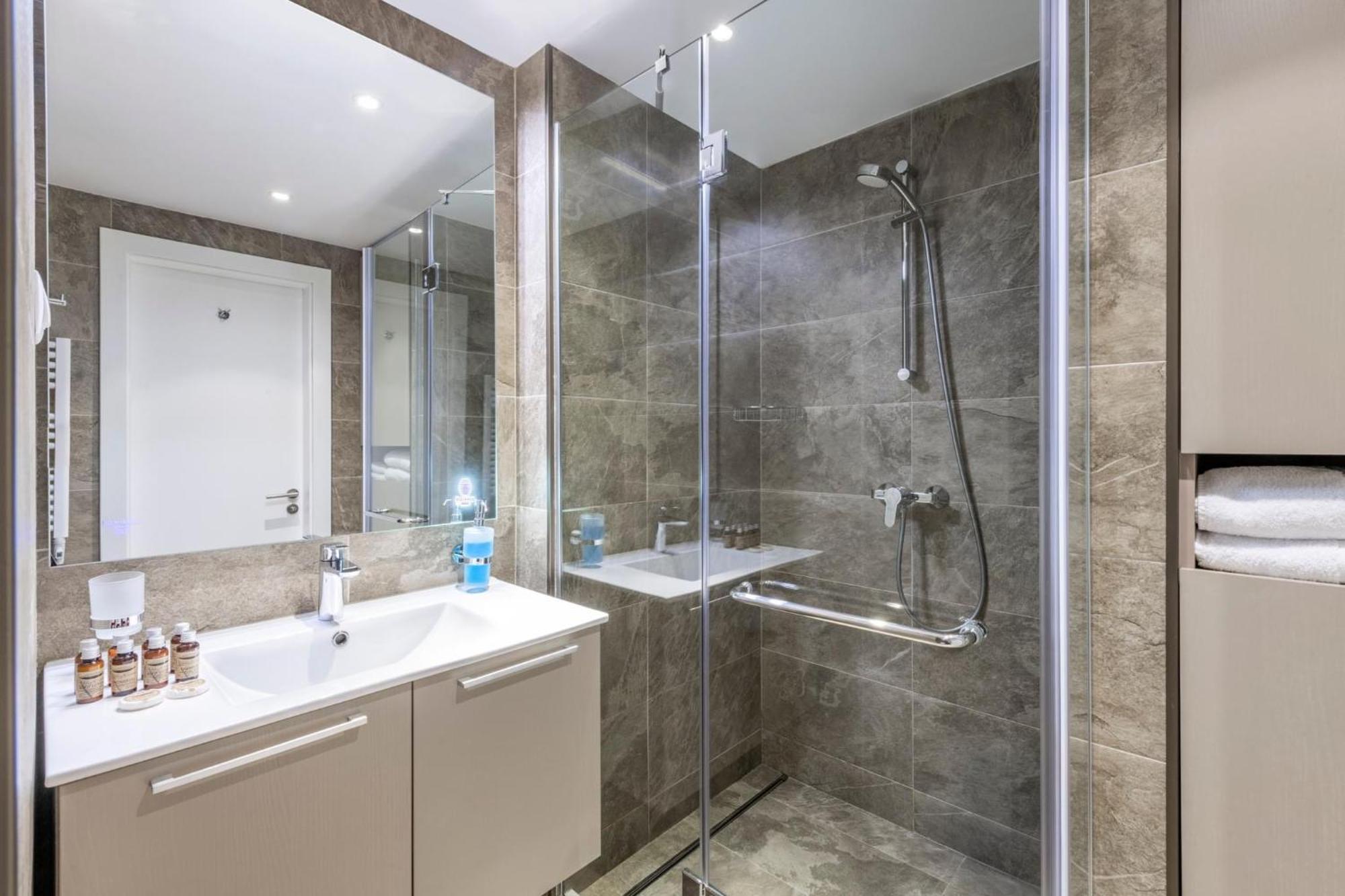 באטומי Alliance Palace Aparthotel By Marriott מראה חיצוני תמונה